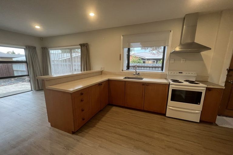 Photo of property in 32 Avonhead Road, Avonhead, Christchurch, 8042