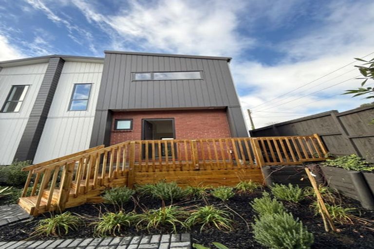 Photo of property in 16 Don Oliver Lane, Glen Eden, 0602