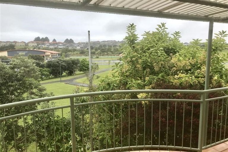 Photo of property in 28 Parkwood Crescent, Gulf Harbour, Whangaparaoa, 0930