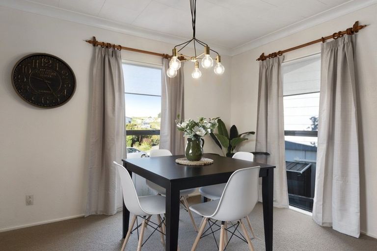 Photo of property in 23 Cheltenham Terrace, Newlands, Wellington, 6037