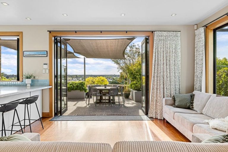 Photo of property in 893 Cashmere Road, Halswell, Christchurch, 8025