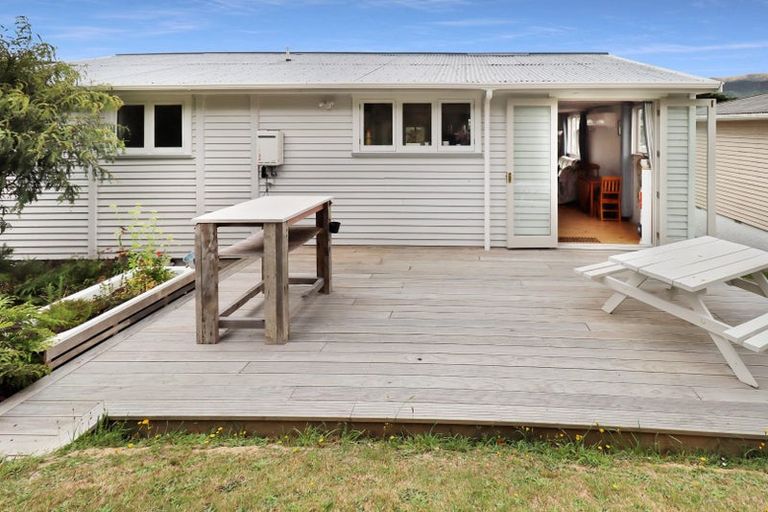 Photo of property in 55 Taylor Terrace, Tawa, Wellington, 5028