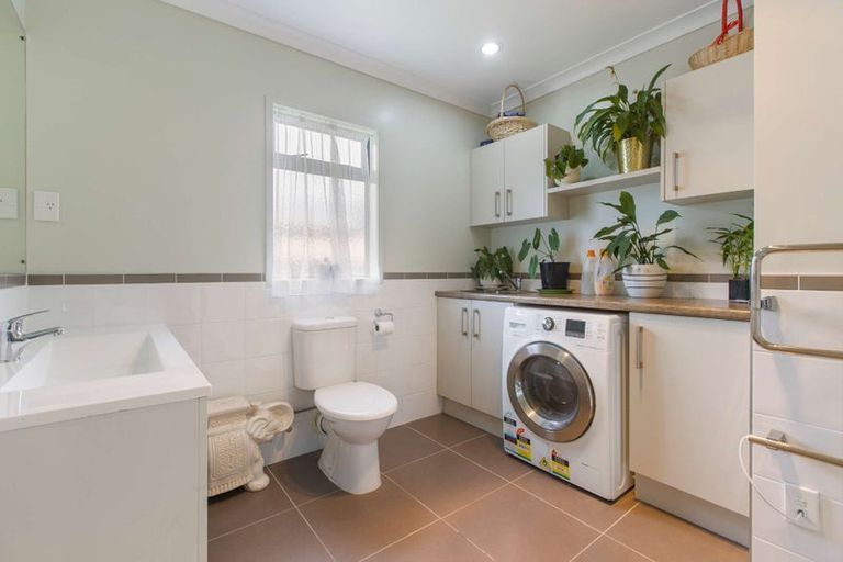 Photo of property in 114 Porchester Road, Papakura, 2110