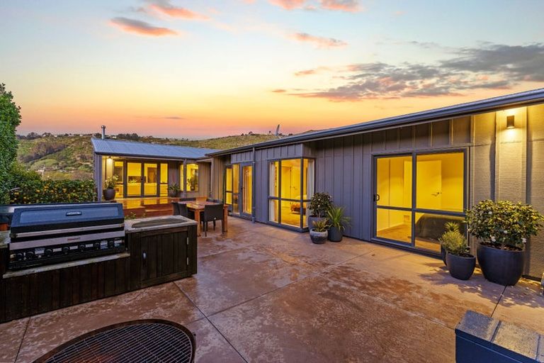 Photo of property in 77 Port Hills Road, Heathcote Valley, Christchurch, 8022