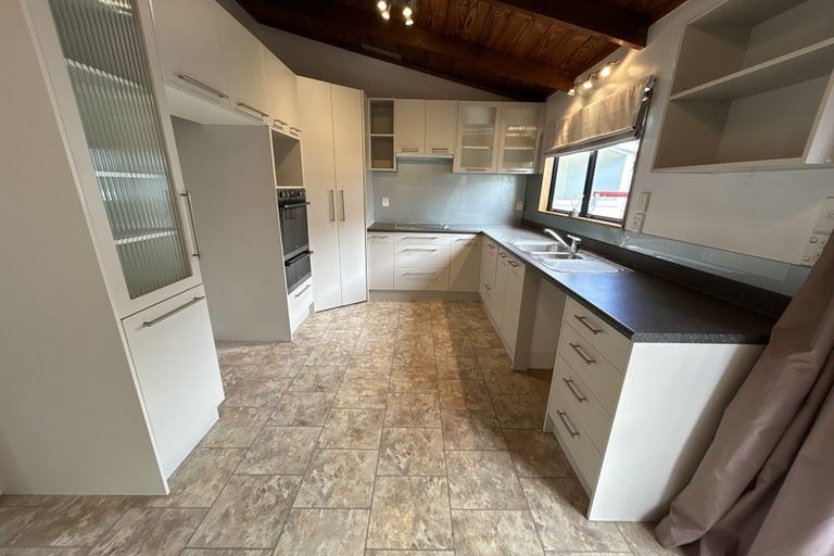 Photo of property in 14a Chablis Place, Henderson, Auckland, 0612