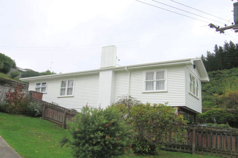 Photo of property in 55 Kiwi Crescent, Tawa, Wellington, 5028