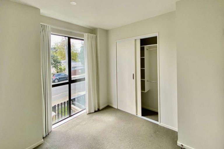 Photo of property in 8/36 Kaipatiki Road, Glenfield, Auckland, 0629