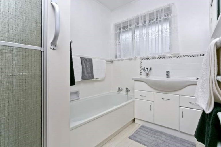 Photo of property in 36 Blakeborough Drive, Forrest Hill, Auckland, 0620