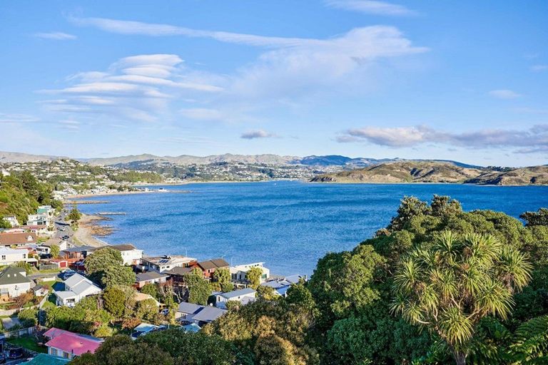 Photo of property in 18 Gordon Road, Plimmerton, Porirua, 5026