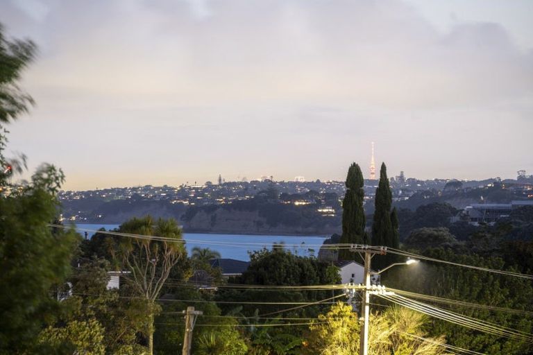 Photo of property in 2/992 Beach Road, Torbay, Auckland, 0630