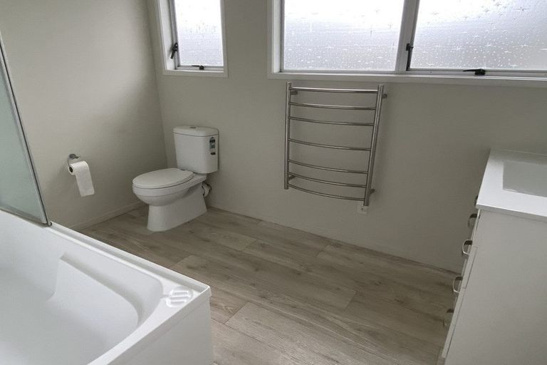 Photo of property in 21 Adel Place, Weymouth, Auckland, 2103