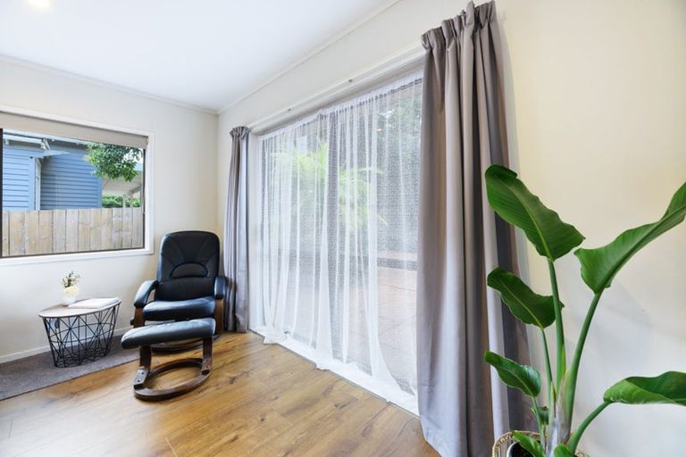 Photo of property in 1/294 Great North Road, Henderson, Auckland, 0612