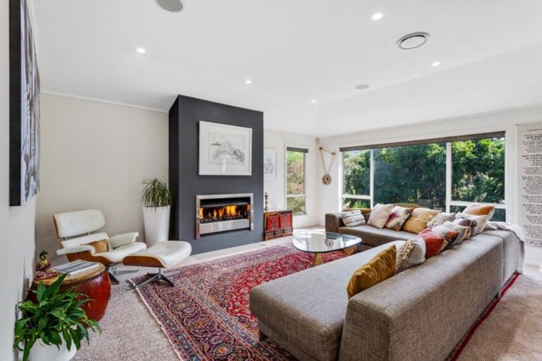 Photo of property in 9 Sandown Road, Rothesay Bay, Auckland, 0630