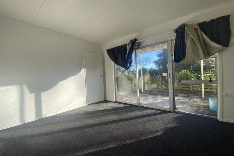 Photo of property in 11 Idyll Place, Northcross, Auckland, 0632