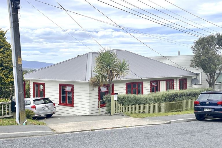 Photo of property in 22 Whaui Street, Vogeltown, Wellington, 6021