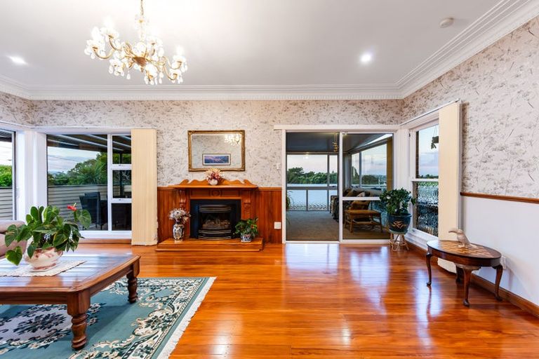 Photo of property in 148a Cliff View Drive, Green Bay, Auckland, 0604
