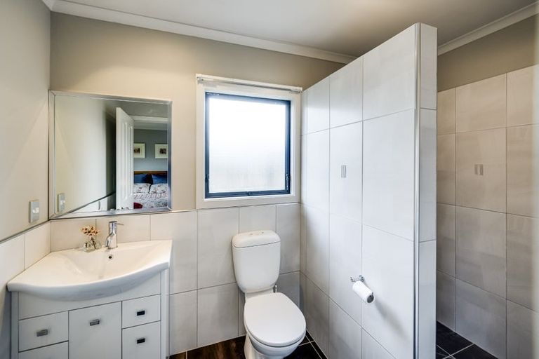 Photo of property in 17 Newbury Place, Taradale, Napier, 4112