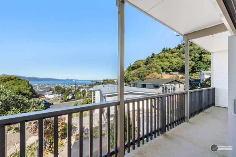 Photo of property in 73 Miromiro Road, Normandale, Lower Hutt, 5010