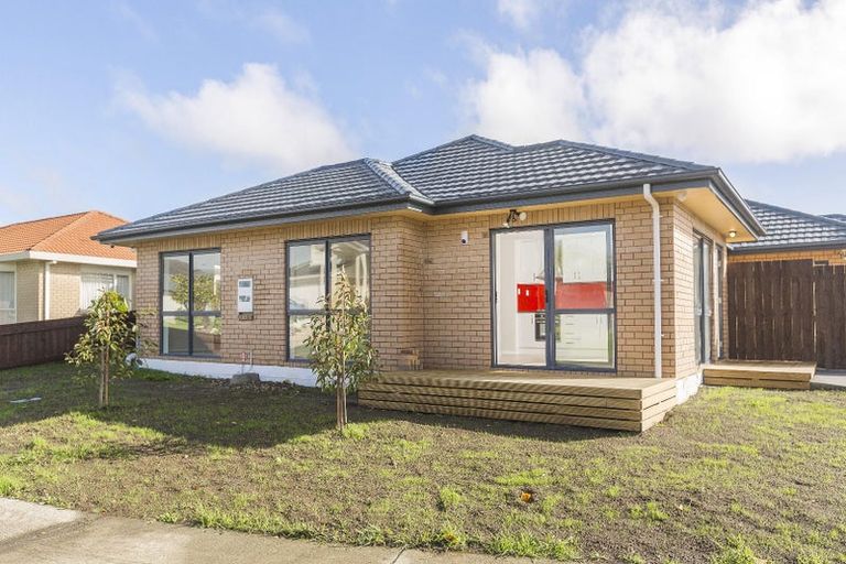 Photo of property in 13 Attymon Lane, East Tamaki, Auckland, 2016