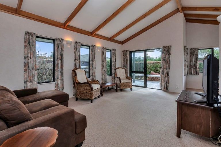 Photo of property in 74 One Tree Point Road, One Tree Point, 0118