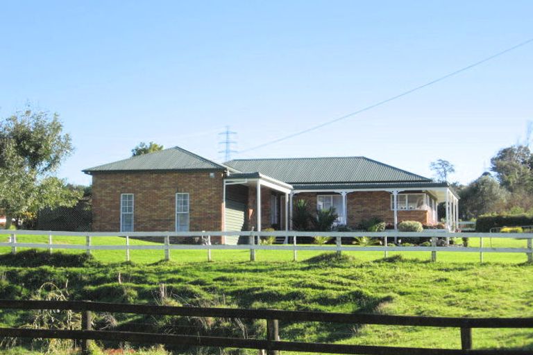 Photo of property in 12 Ranfurly Road, Alfriston, Auckland, 2105