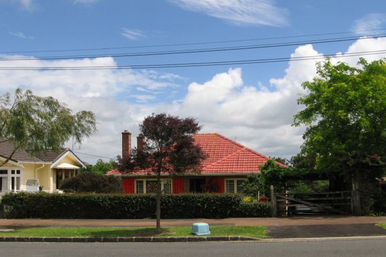 Photo of property in 33 St Michaels Avenue, Point Chevalier, Auckland, 1022