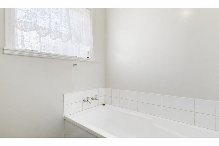 Photo of property in 51 Moncrieff Avenue, Clendon Park, Auckland, 2103