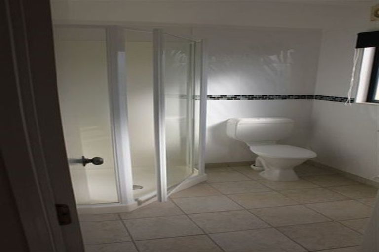 Photo of property in 2/14 Ponderosa Drive, Oteha, Auckland, 0632