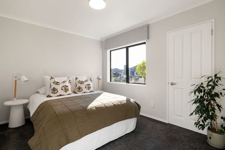 Photo of property in 28 Madison Street, Cambridge, 3434