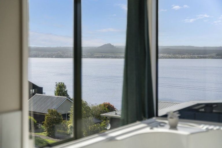 Photo of property in 82 Wakeman Road, Acacia Bay, Taupo, 3330