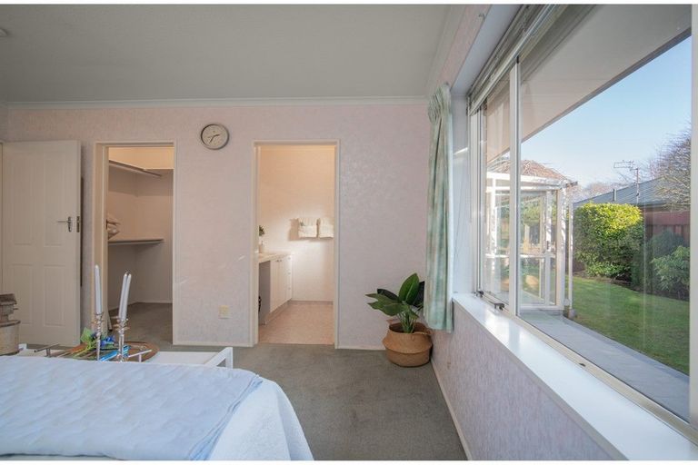 Photo of property in 15 Villa Grove, Ilam, Christchurch, 8041