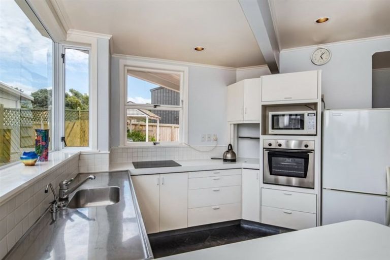 Photo of property in 17 Chivalry Road, Glenfield, Auckland, 0629