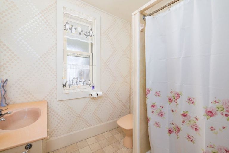 Photo of property in 114 Aikmans Road, Merivale, Christchurch, 8014