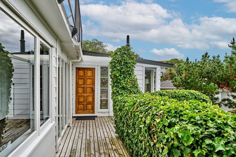 Photo of property in 30 Mana View Road, Paremata, Porirua, 5026