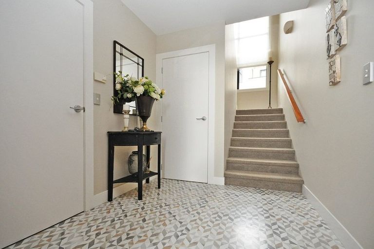 Photo of property in 10a Vaughan Crescent, Murrays Bay, Auckland, 0630