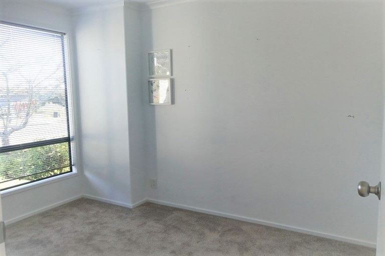 Photo of property in 2/163 Forrest Hill Road, Forrest Hill, Auckland, 0620