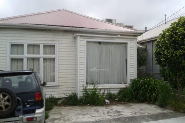 Photo of property in 11 Edge Hill, Mount Victoria, Wellington, 6011