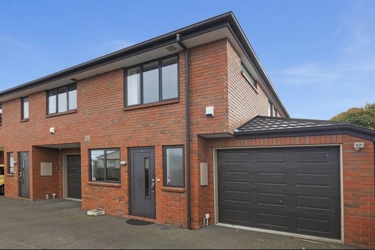 Photo of property in 4/82 Packe Street, Edgeware, Christchurch, 8013