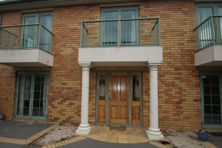 Photo of property in 1/5 Chateau Drive, Burnside, Christchurch, 8053