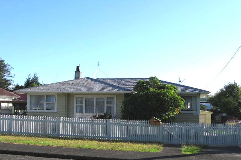 Photo of property in 254 Hepburn Road, Glendene, Auckland, 0602