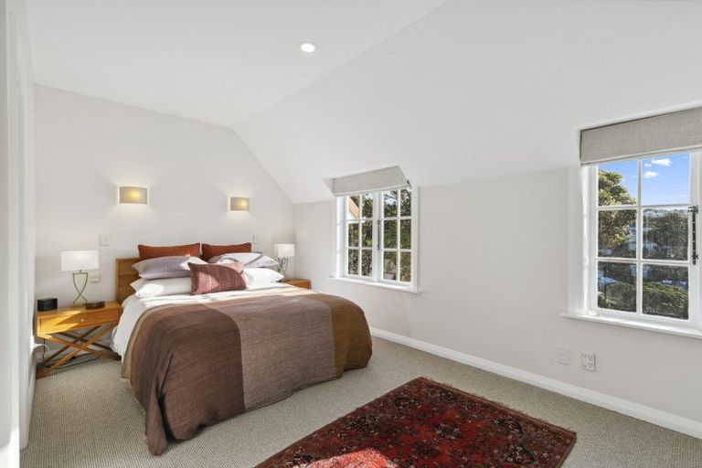 Photo of property in 39 Fairview Crescent, Kelburn, Wellington, 6012