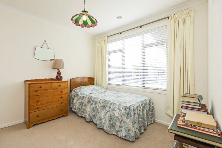 Photo of property in 5 Mana Place, Poraiti, Napier, 4112