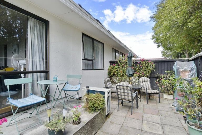 Photo of property in 2/90 Bayswater Crescent, Bromley, Christchurch, 8062