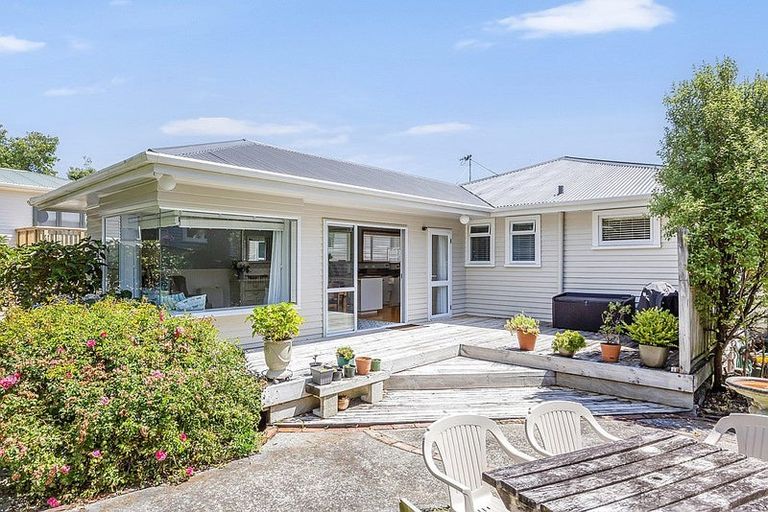 Photo of property in 4 Ranui Terrace, Tawa, Wellington, 5028