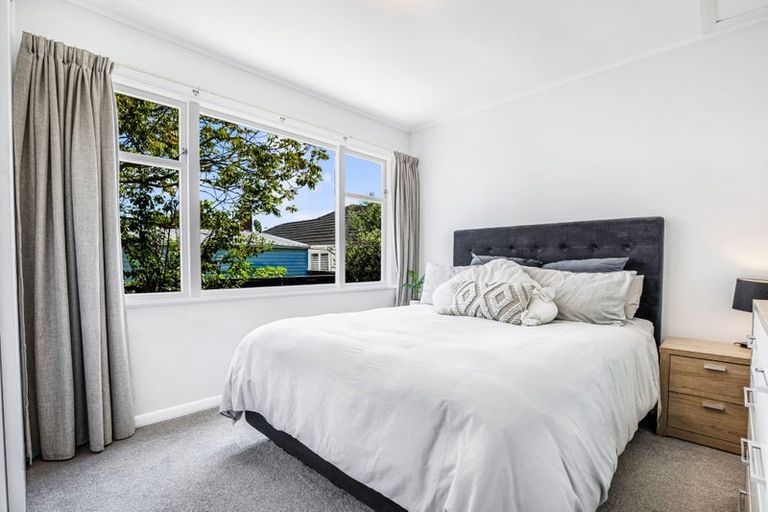 Photo of property in 1b Titoki Street, Te Atatu Peninsula, Auckland, 0610
