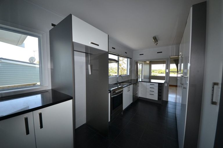 Photo of property in 16 Nutsey Avenue, Northcote, Auckland, 0627