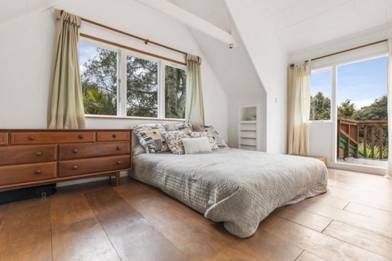 Photo of property in 74 Laingholm Drive, Laingholm, Auckland, 0604