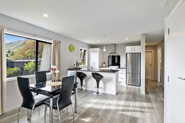 Photo of property in 25 Mahia Lane, Waikanae, 5036