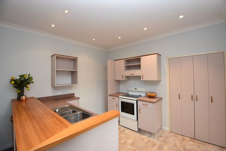 Photo of property in 2 Mckenzie Terrace, Carterton, 5713