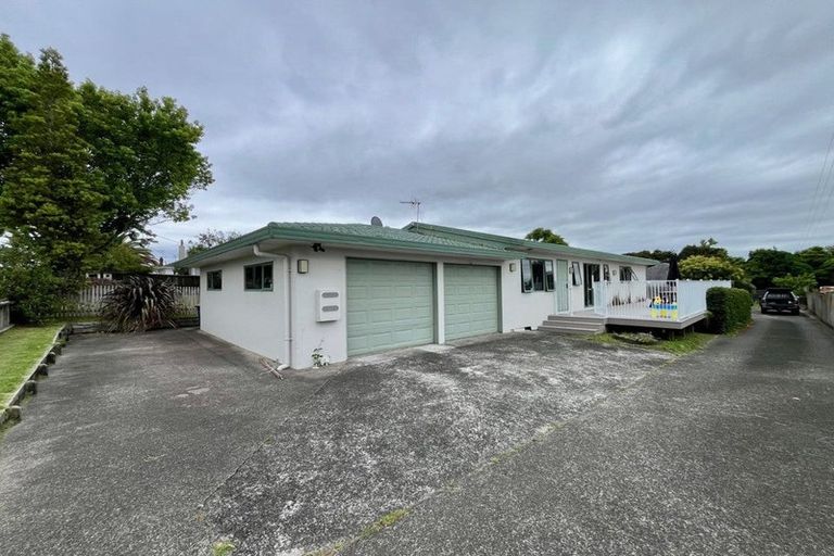 Photo of property in 12a Grainger Road, Te Atatu South, Auckland, 0610